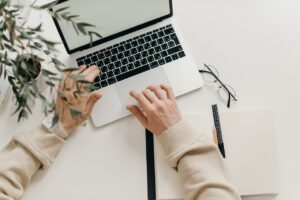 Cómo verificar la fecha de fabricación de la computadora portátil