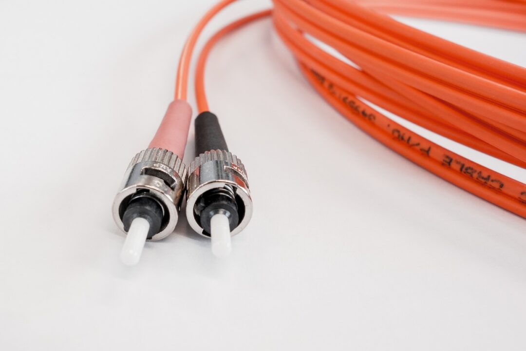 Beneficios de la Fibra Óptica en Internet de alta velocidad - Tecno Simple