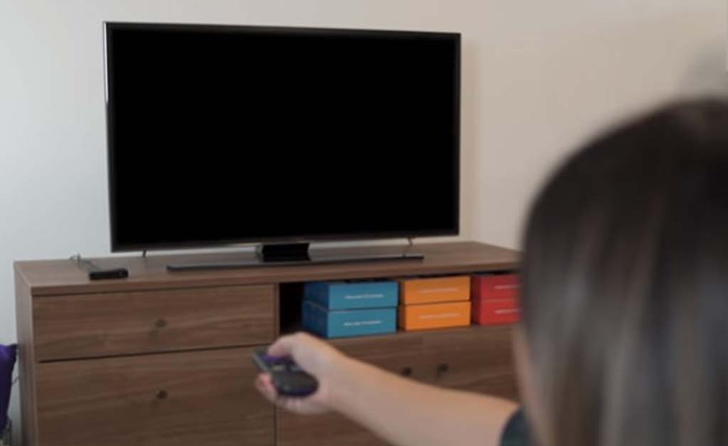 solucionar problema de pantalla negra de televisor TCL Roku