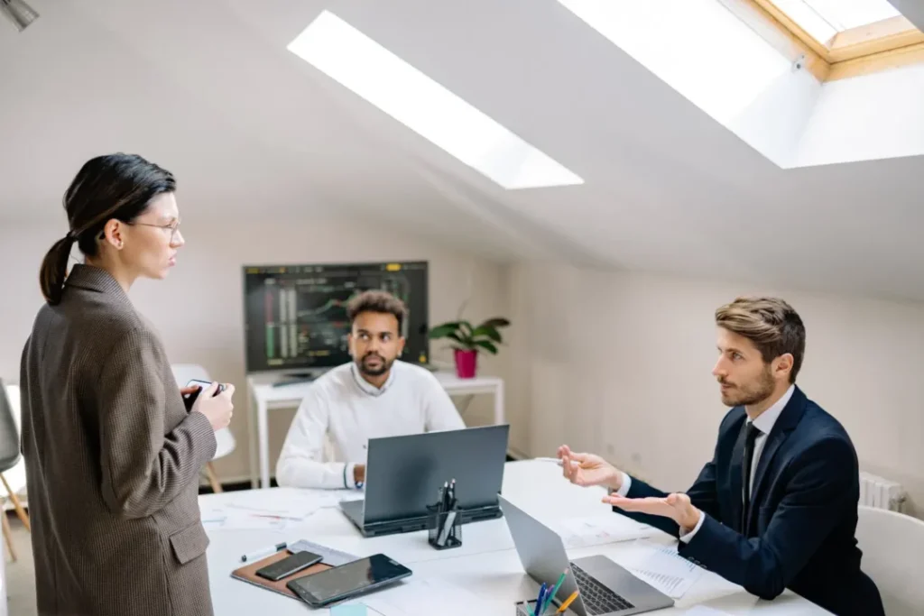 Cómo elegir una agencia de headhunting TI